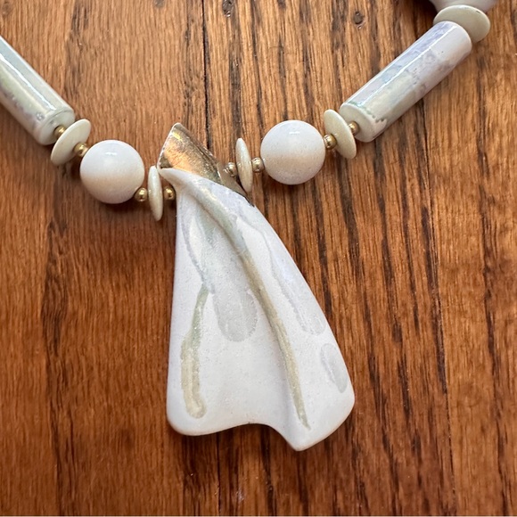 Vintage Japanese Porcelain Abstract Beaded Necklace 30” Gold Shell Pendant Boho - Picture 5 of 5